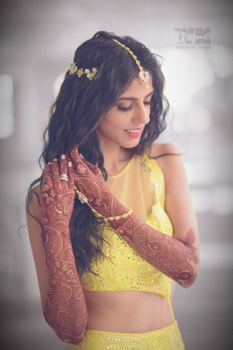 Photo of Open waved hairstyle with hair band and maang tikka