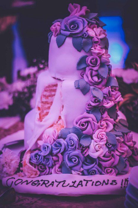 Photo of lilac and purple cake with roses