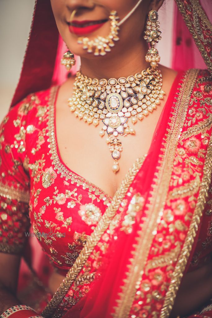 Photo of Bridal polki necklace with Sabyasachi lehenga