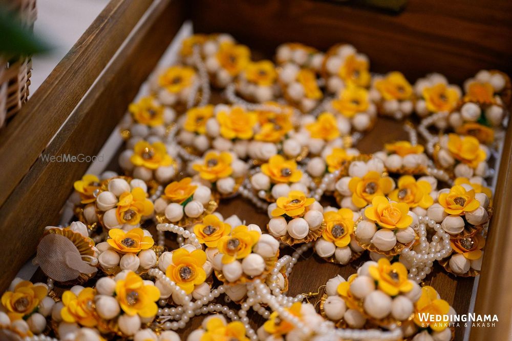 Photo of floral jewellery favours for mehendi on display