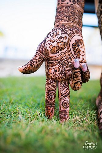 Photo of Unique bridal mehendi with god idol