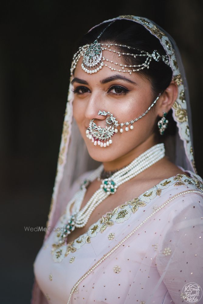 Photo of Unique bridal jewellery with vintage Nath and mathapatti