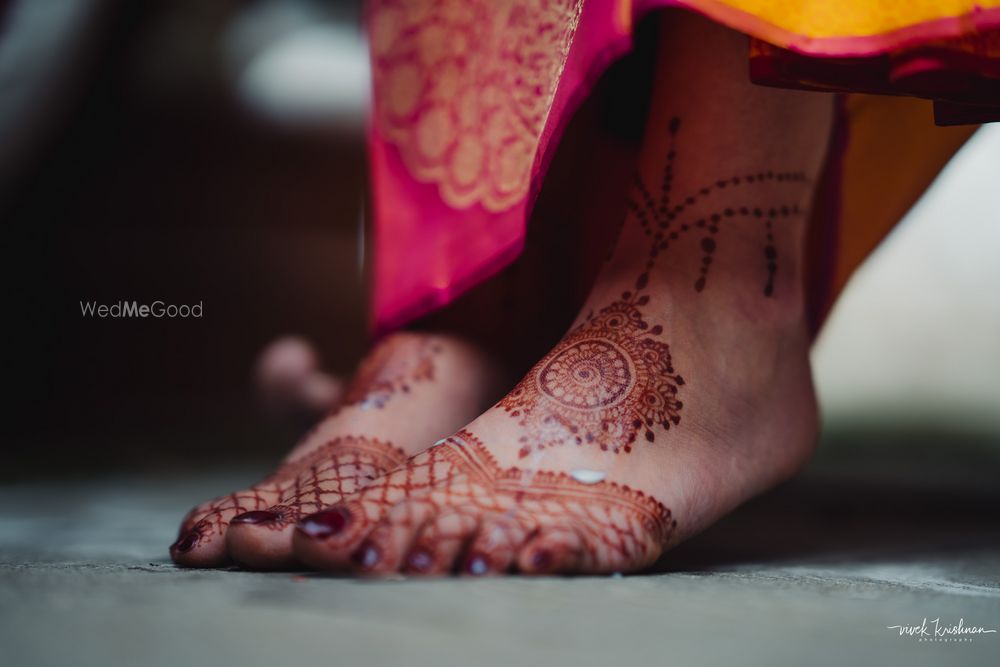 Photo of Minimalist feet mehendi for the bride