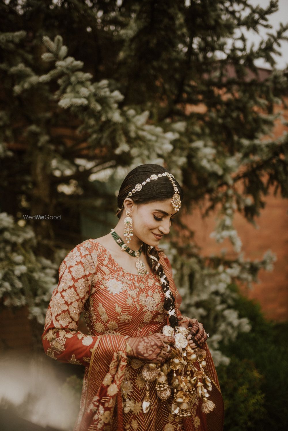 Photo of mehendi jewellery with gota braid and sispatti