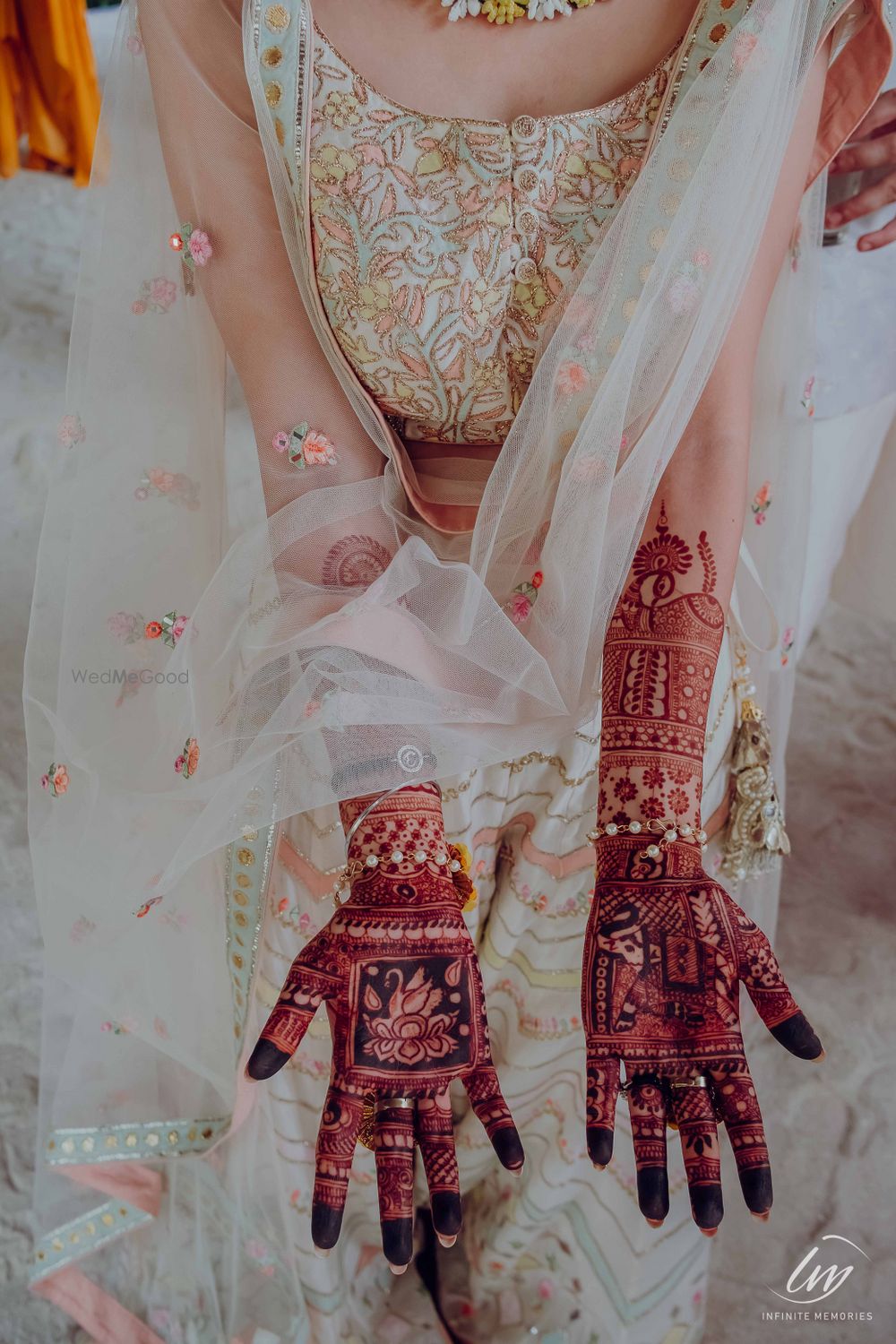 Photo of unique bridal mehendi design with square patterns