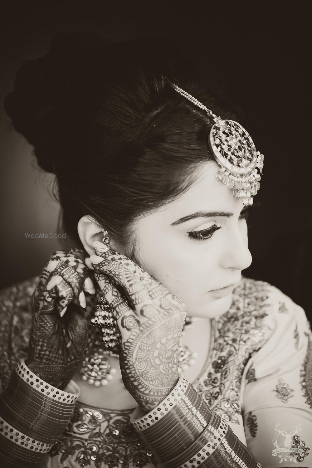 Photo of black and white bridal portrait