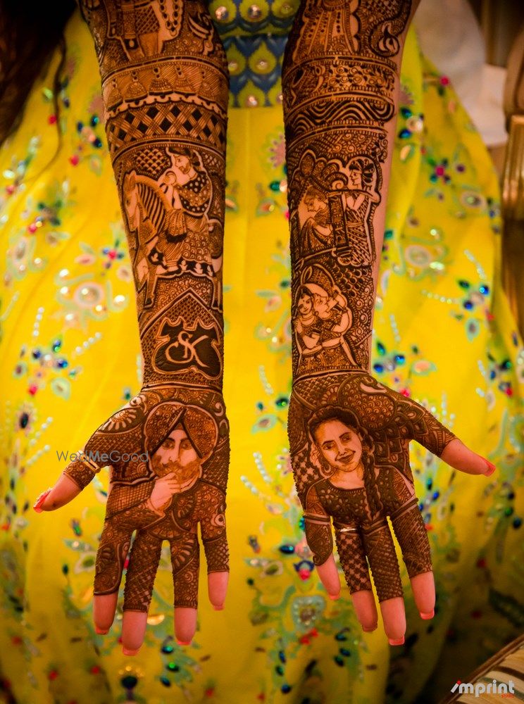 Photo of Mehendi with portraits