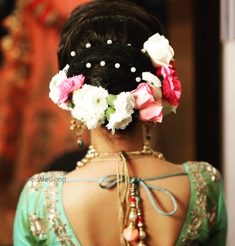 Photo of Engagement hairstyle with different flowers