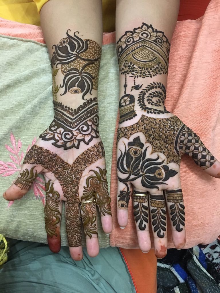 Photo of Unique birds and lotus motif bridal mehendi