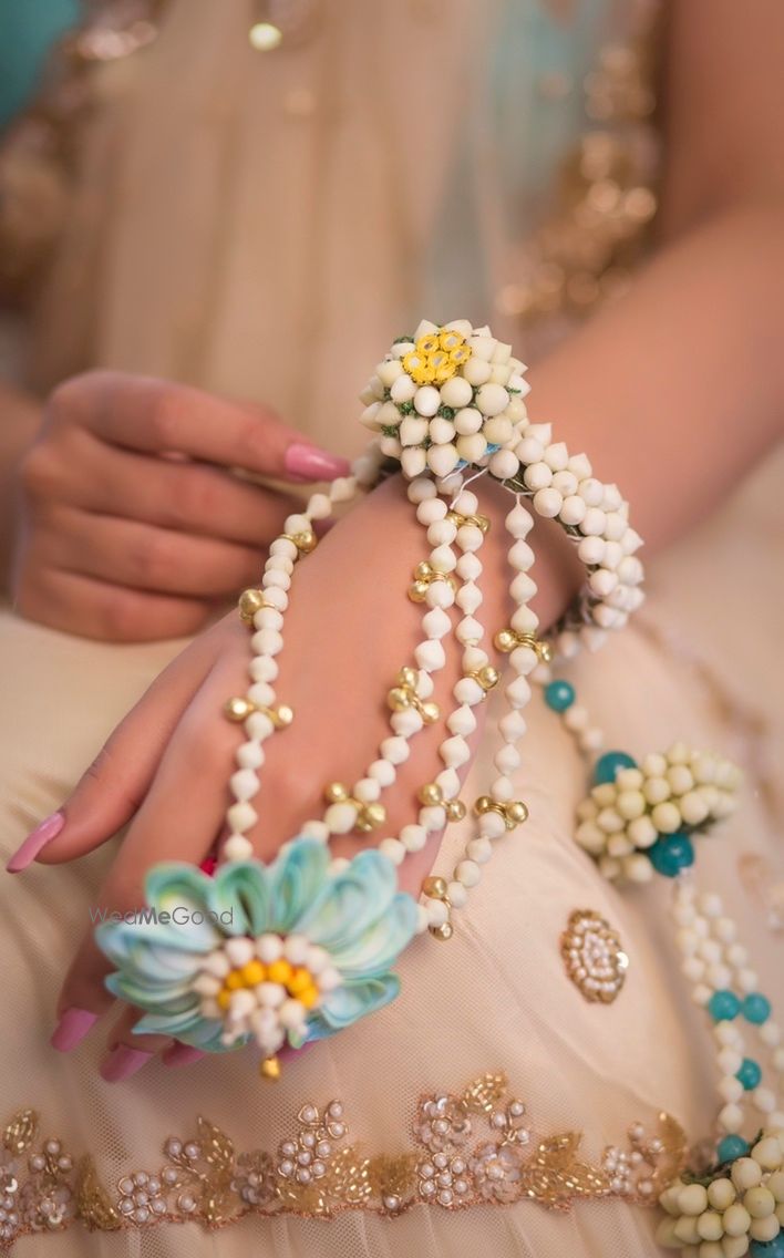 Photo of Mehendi jewellery floral haathphool