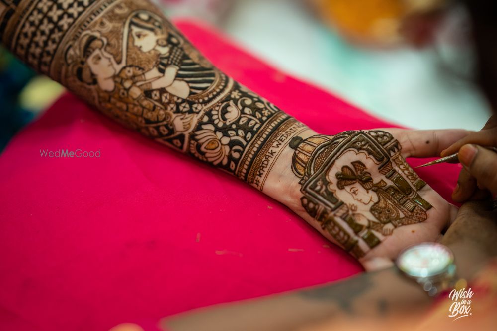 Photo of Baraat mehendi design with Palki