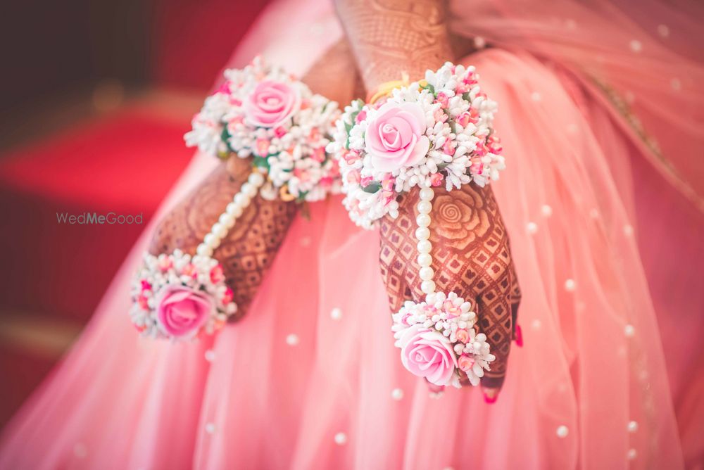 Photo of Pearl and floral haathphool for mehendi