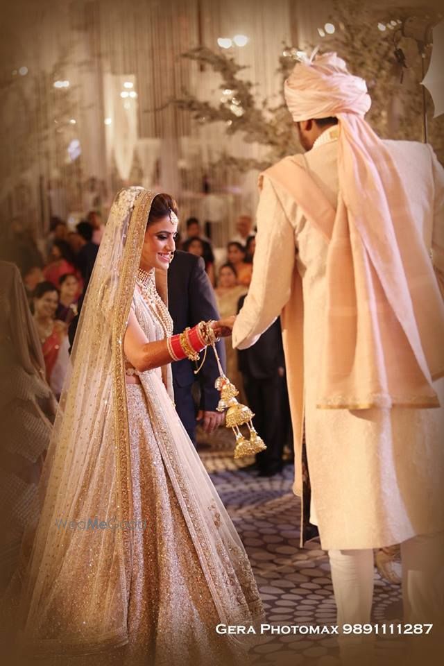 Photo of Bride entering stage