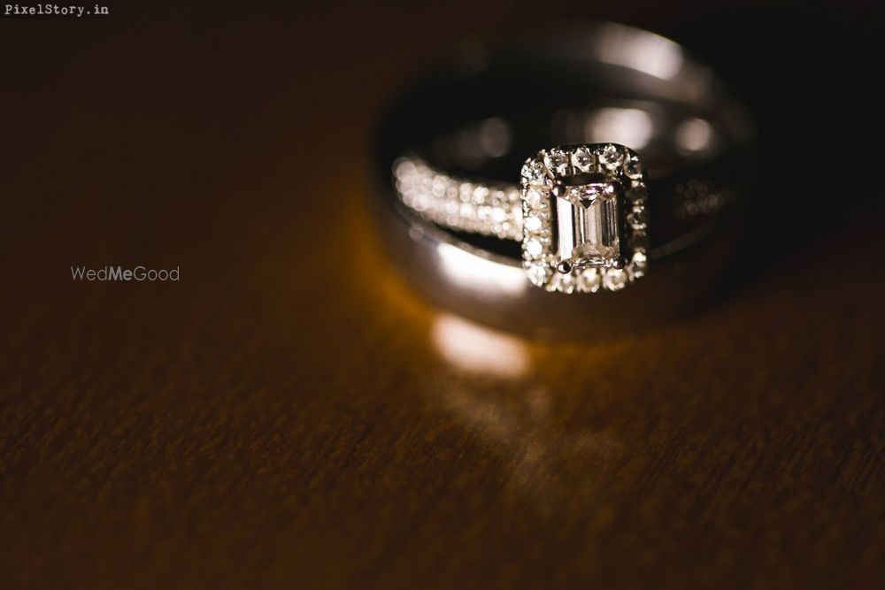 Photo of diamond engagement ring