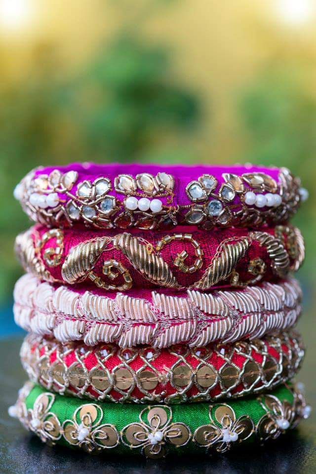 Photo of Zardozi bangles as mehendi favours