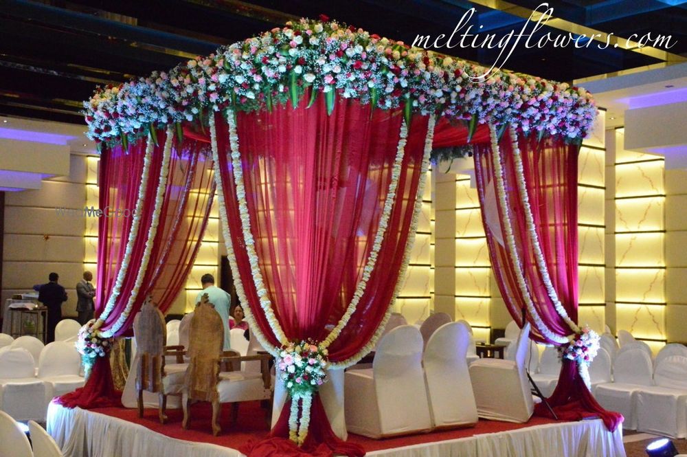 Photo From Contemporary Reception & Wedding Decot at Radission Blu - Atria - By Melting Flowers