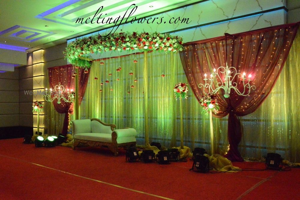 Photo From Contemporary Reception & Wedding Decot at Radission Blu - Atria - By Melting Flowers