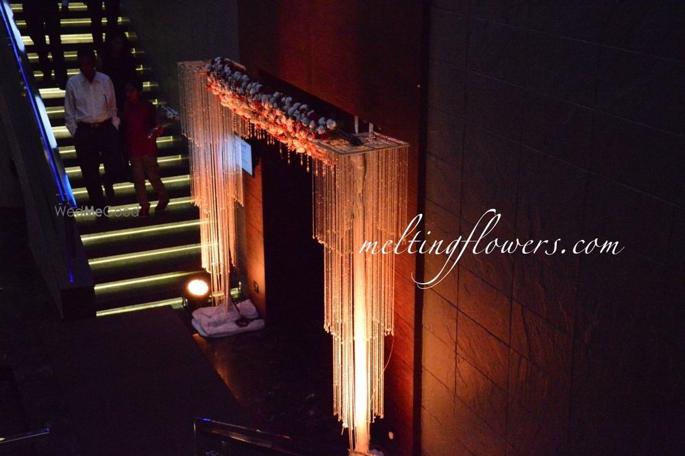 Photo From Contemporary Reception & Wedding Decot at Radission Blu - Atria - By Melting Flowers