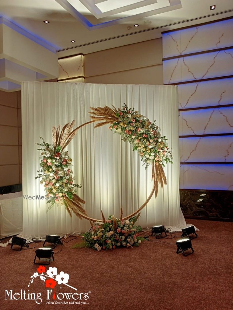 Photo From Contemporary Reception & Wedding Decot at Radission Blu - Atria - By Melting Flowers