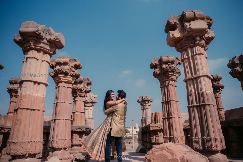 Photo of Pretty pre wedding shot around pillars