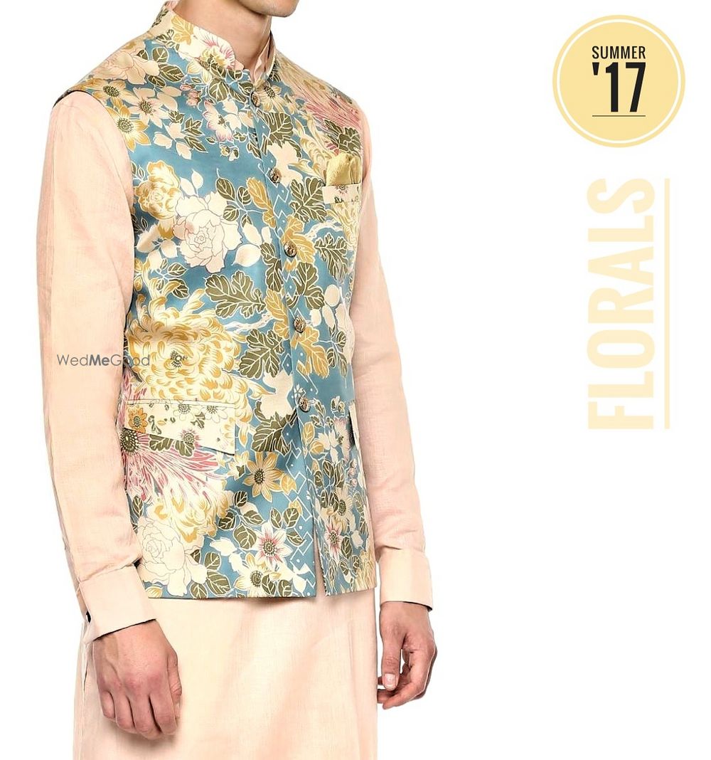 Photo of Mehendi groomwear idea with cream kurta and floral jacket