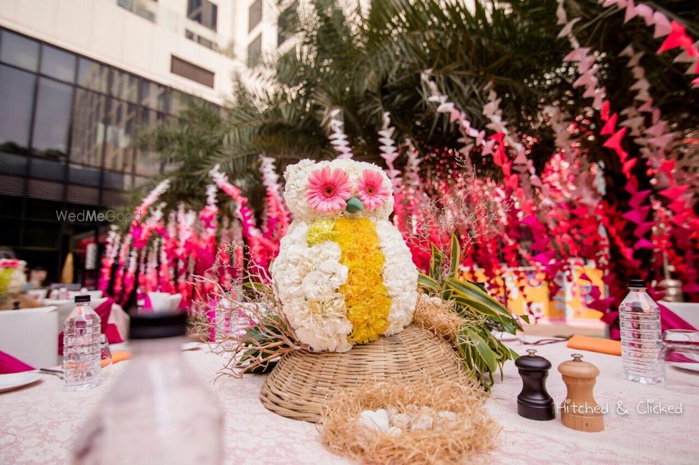 Photo of Giant floral owl in decor