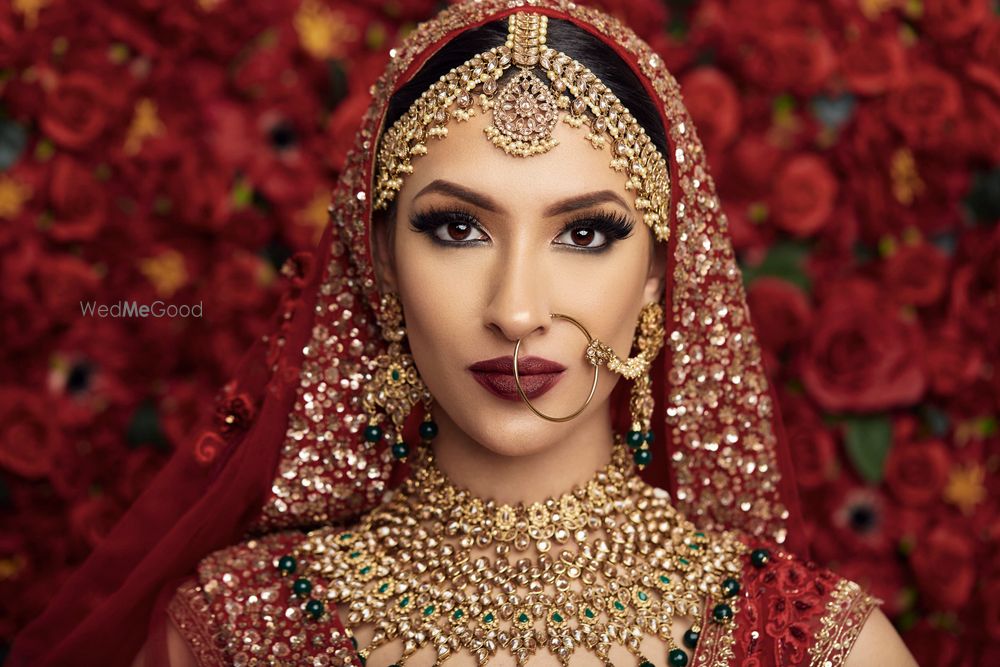 Photo of A bride in red lehenga and heavy jewellery