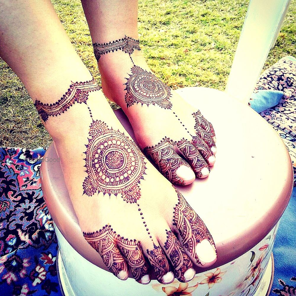 Photo of Mandala design modern mehendi on feet