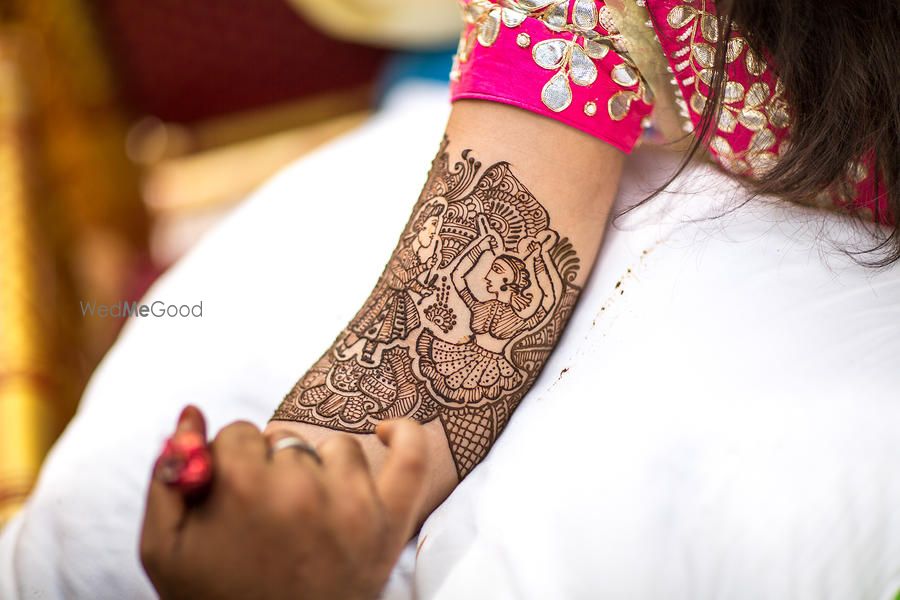 Photo of Bridal Hand Mehendi Design - Caricature Mehendi Design