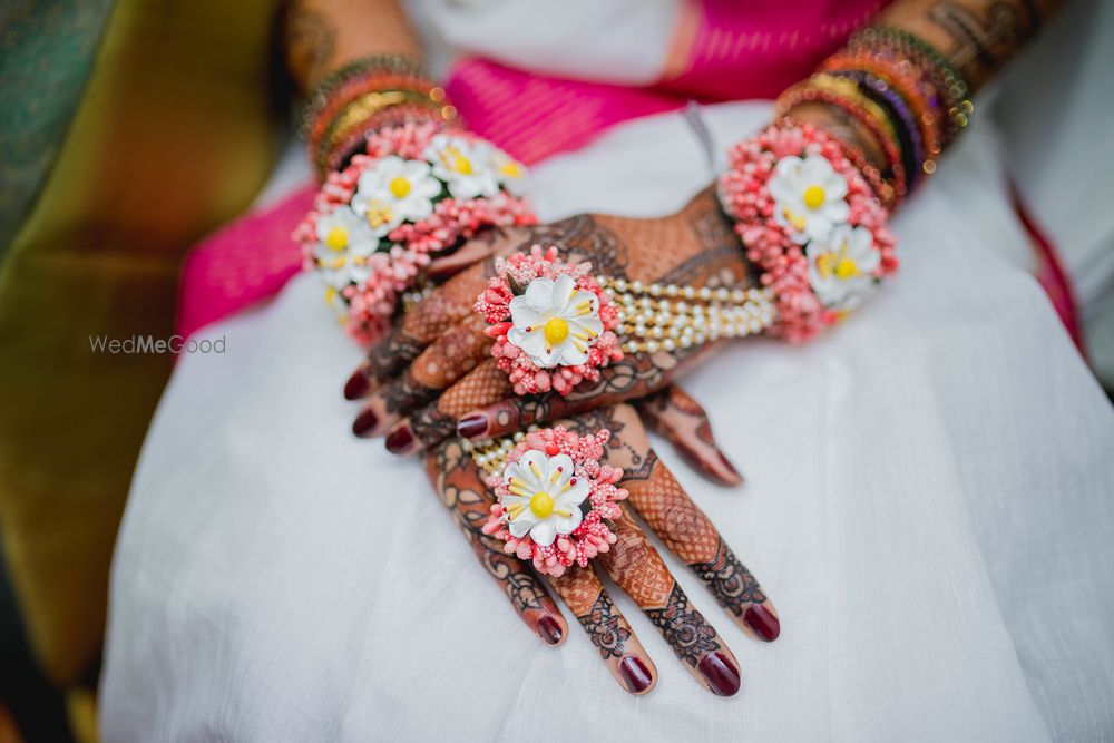 Photo of Pearl and floral haathphool in light pink and white