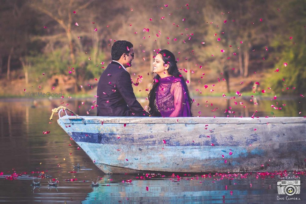 Photo of boat pre wedding shoot