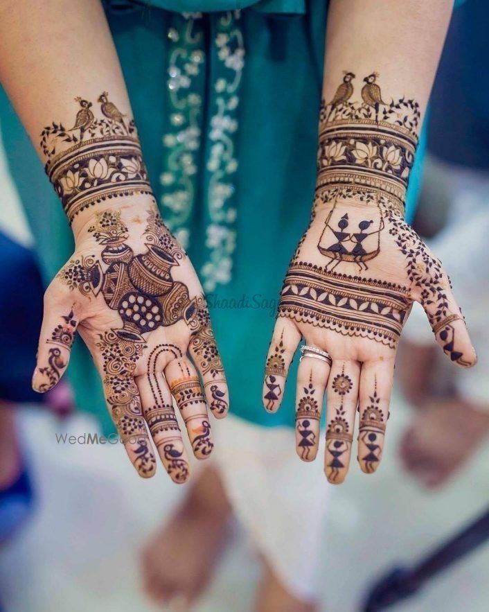 Photo of Minimalist mehndi idea with an intricate design.