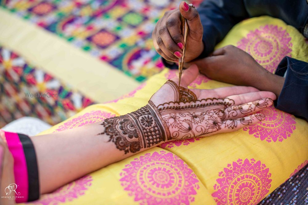 Photo From Deeksha's Mehandi Set - By Weddings by Ananya Rijhwani