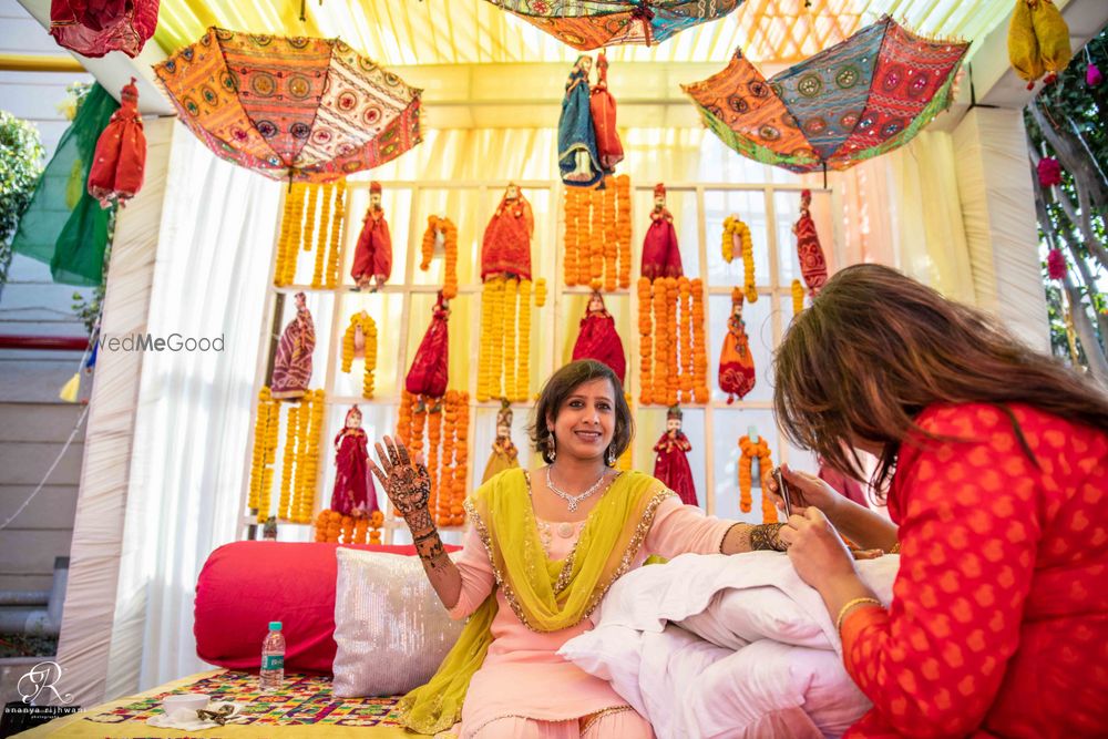 Photo From Deeksha's Mehandi Set - By Weddings by Ananya Rijhwani