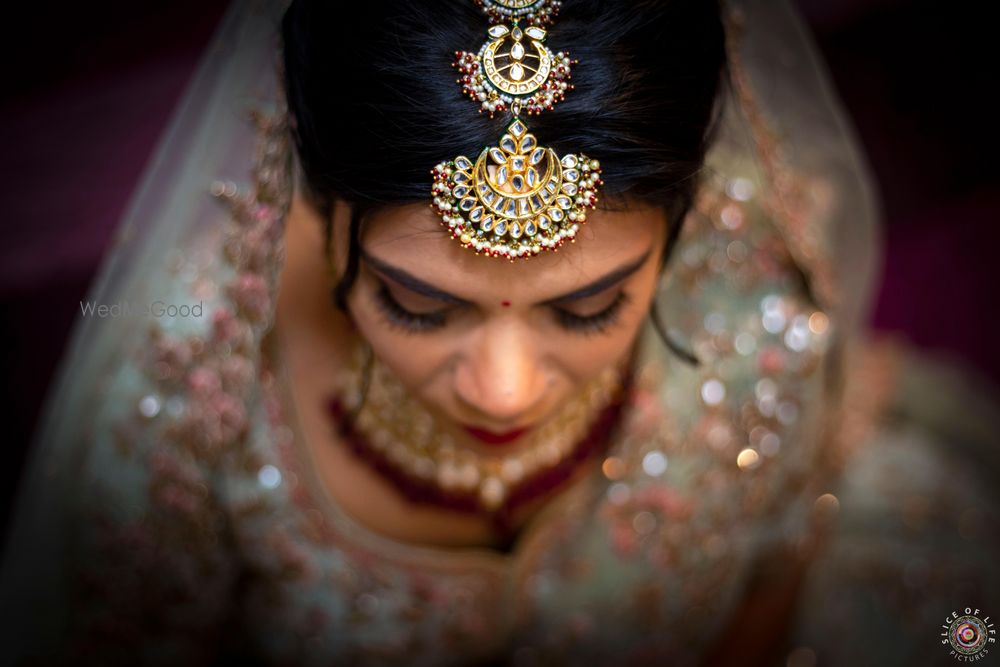 Photo of A bridal mang tikka with chandbaalis.