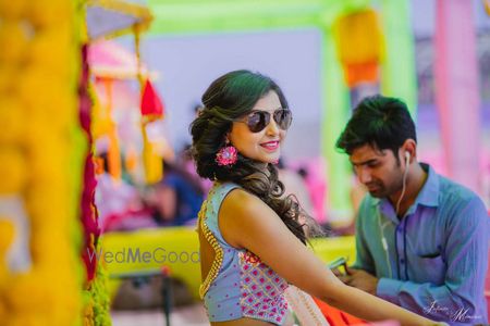 Photo of A bride gets her mehendi done.