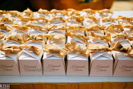 Photo of Little cupcakes stuffed inside boxes for favors