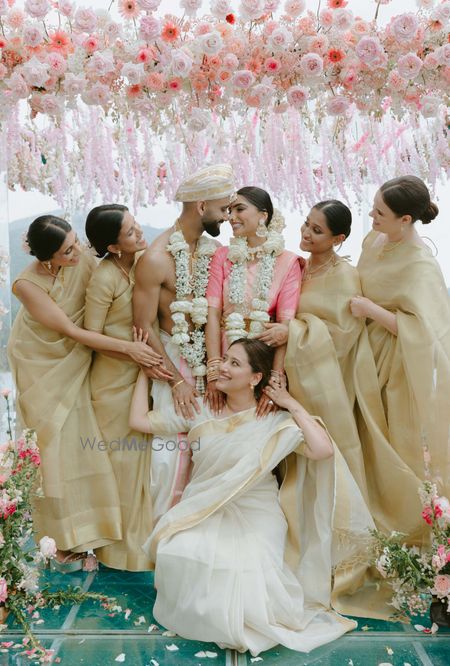 Photo of bride with bridesmaids