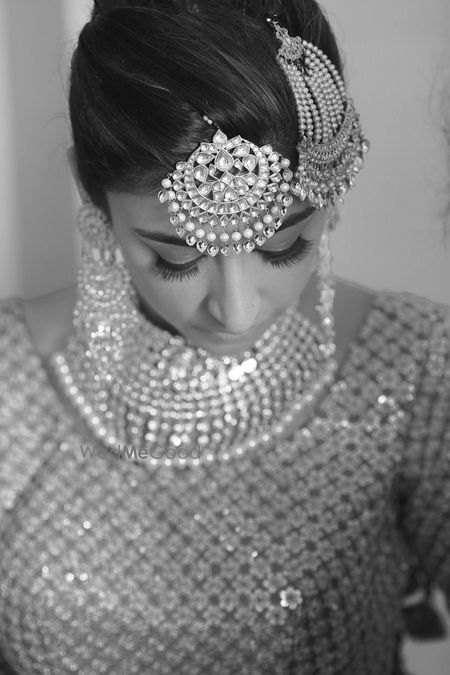 Photo of black and white bridal portrait