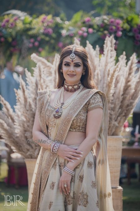 Photo of sister of the bride makeup look with smokey eyes