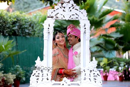 Photo of couple portrait inside frame