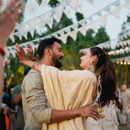 Photo of Athiya Shetty and KL Rahul in romantic couple pose at mehendi