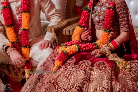 Photo of orange and red contrasting jaimala