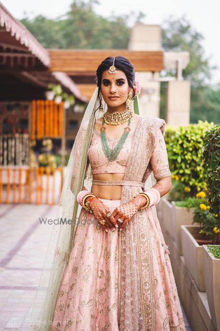 Photo of Light pink dupatta waist belt green jewellery