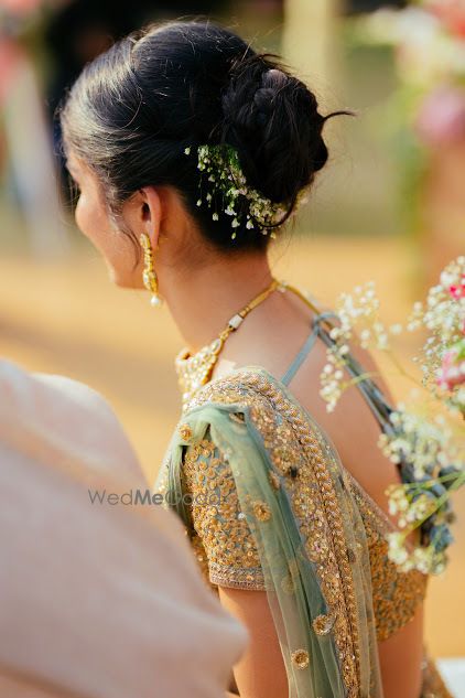 Photo of Bridal bun simple with babys breath