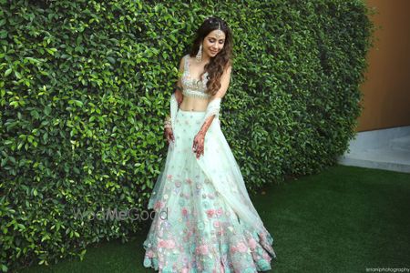 Photo of A pretty bridal portrait on mehendi