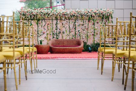 Photo of A simple and minimal decor arrangement with golden chair and flowers