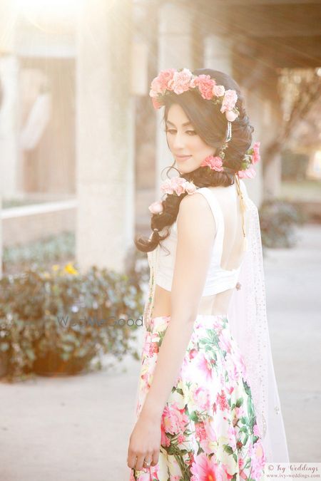 Photo of Mehendi look inspiration with side braid and flowers