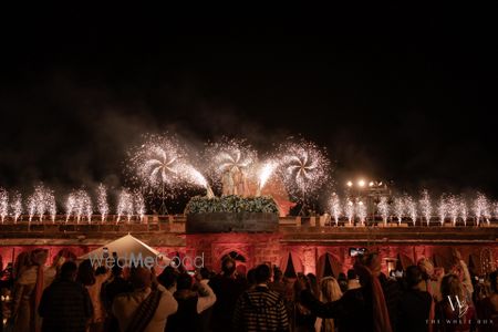 Photo of Magnificient fireworks at the background after the garland exchange ceremony