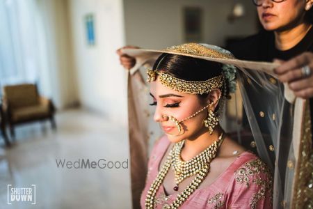 Photo of Bride getting ready shot idea with dupatta